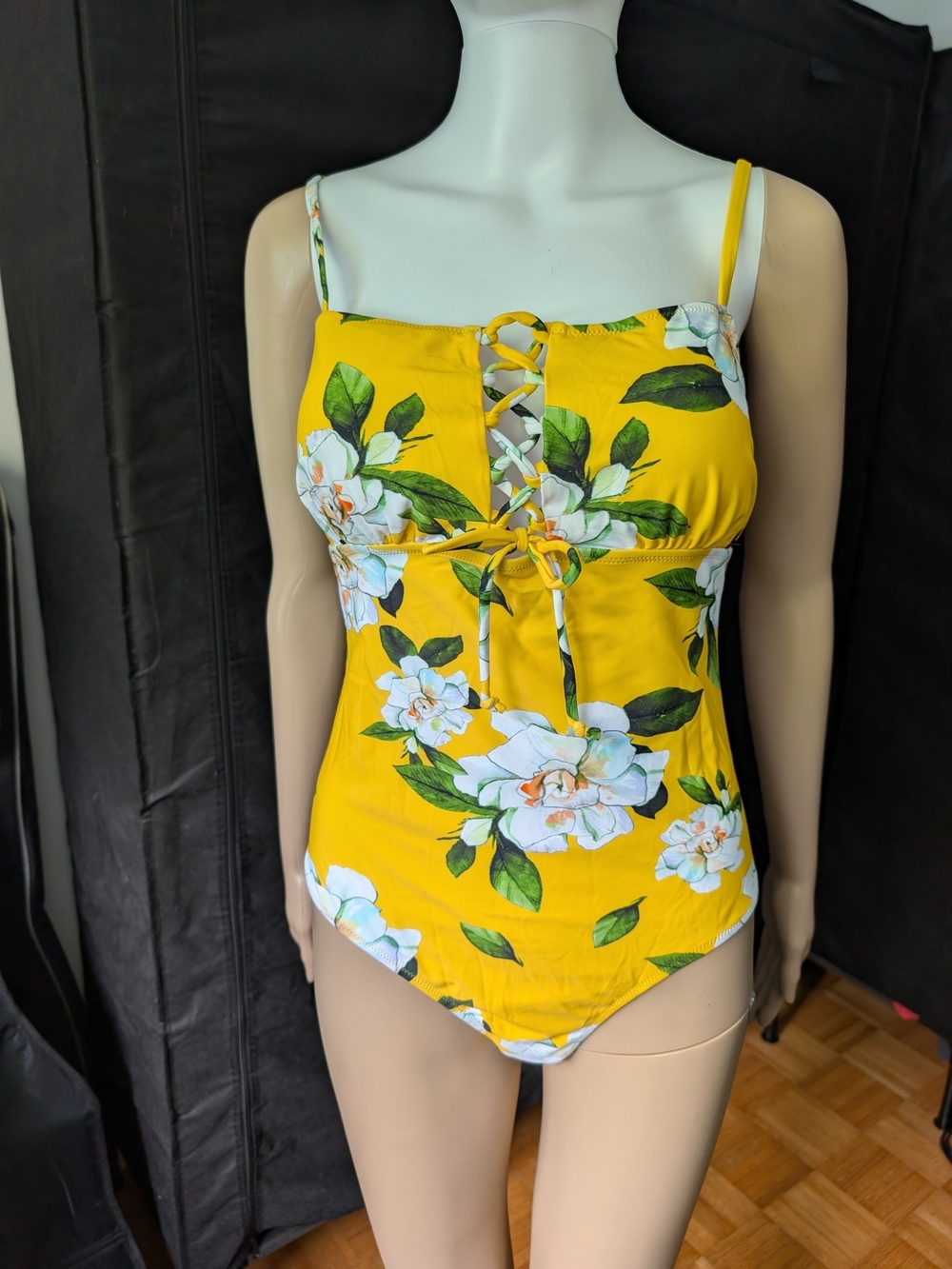 Cupshe Yellow Floral Lace-Up One-Piece Swimsuit with White Blooms - Picture 3 of 6